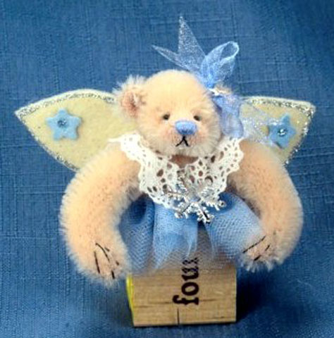 Deb Canham Christmas Angel Pin - Click Image to Close