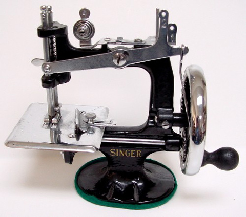 SINGER Sewing Machine - Click Image to Close