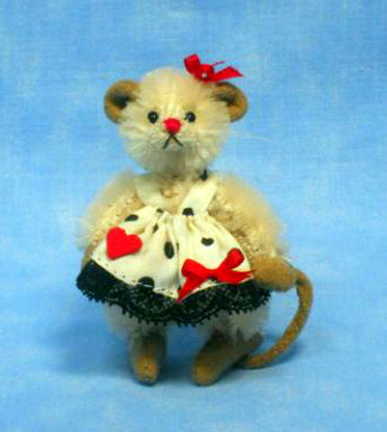 Deb Canham Mice Valentine Suzie - Click Image to Close