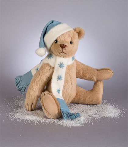 R. John Wright Christmas Bear Tucker - Click Image to Close