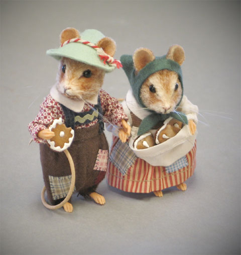 R. John Wright Hansel and Gretel™ Mice - Click Image to Close