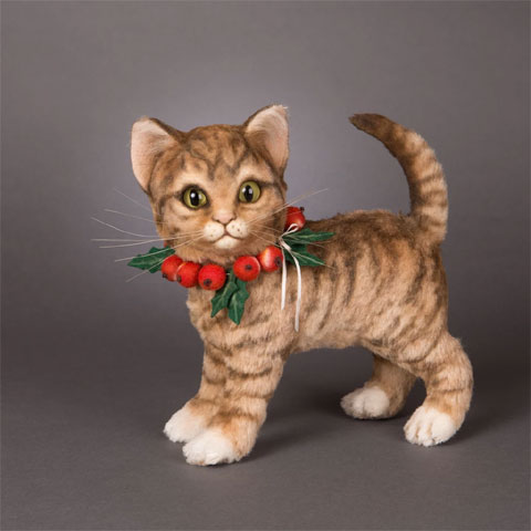 R. John Wright "Nutmeg" Christmas Kitten - Click Image to Close